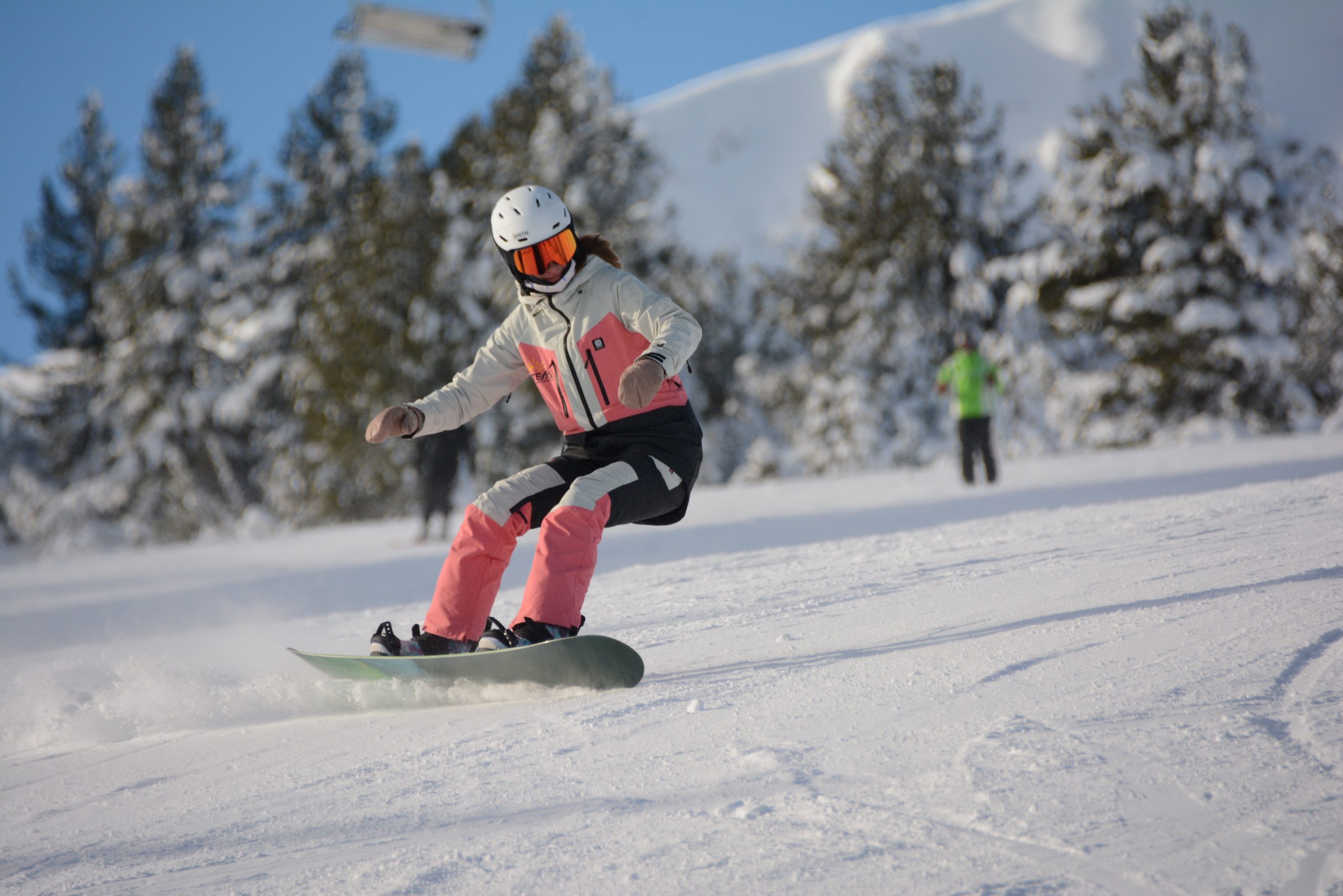 Kids Snowboard Lessons | Safe & Fun Child Snowboarding – Totem Ski Bansko